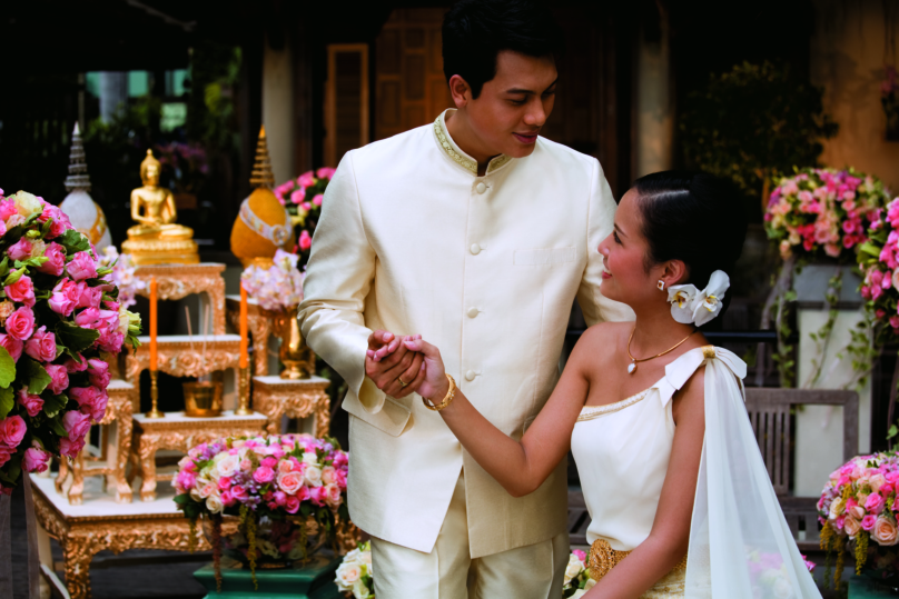 手ぶらOK バンコク最古の寺院僧侶とタイ伝統的ウェディングフォトプラン - KKday