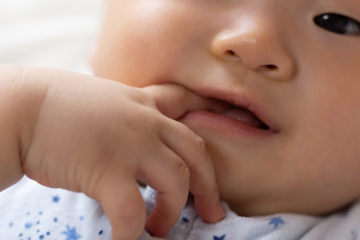 握り母指症 赤ちゃんTikTok