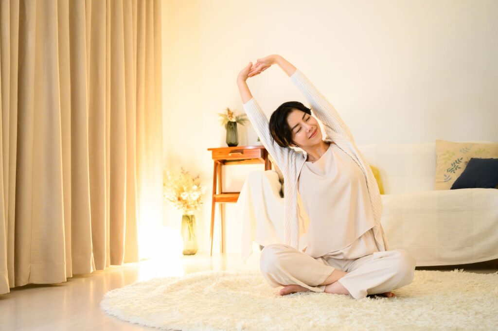 お風呂上がりの正しい過ごし方♡部分別、簡単2ステップストレッチ方法bis ビス