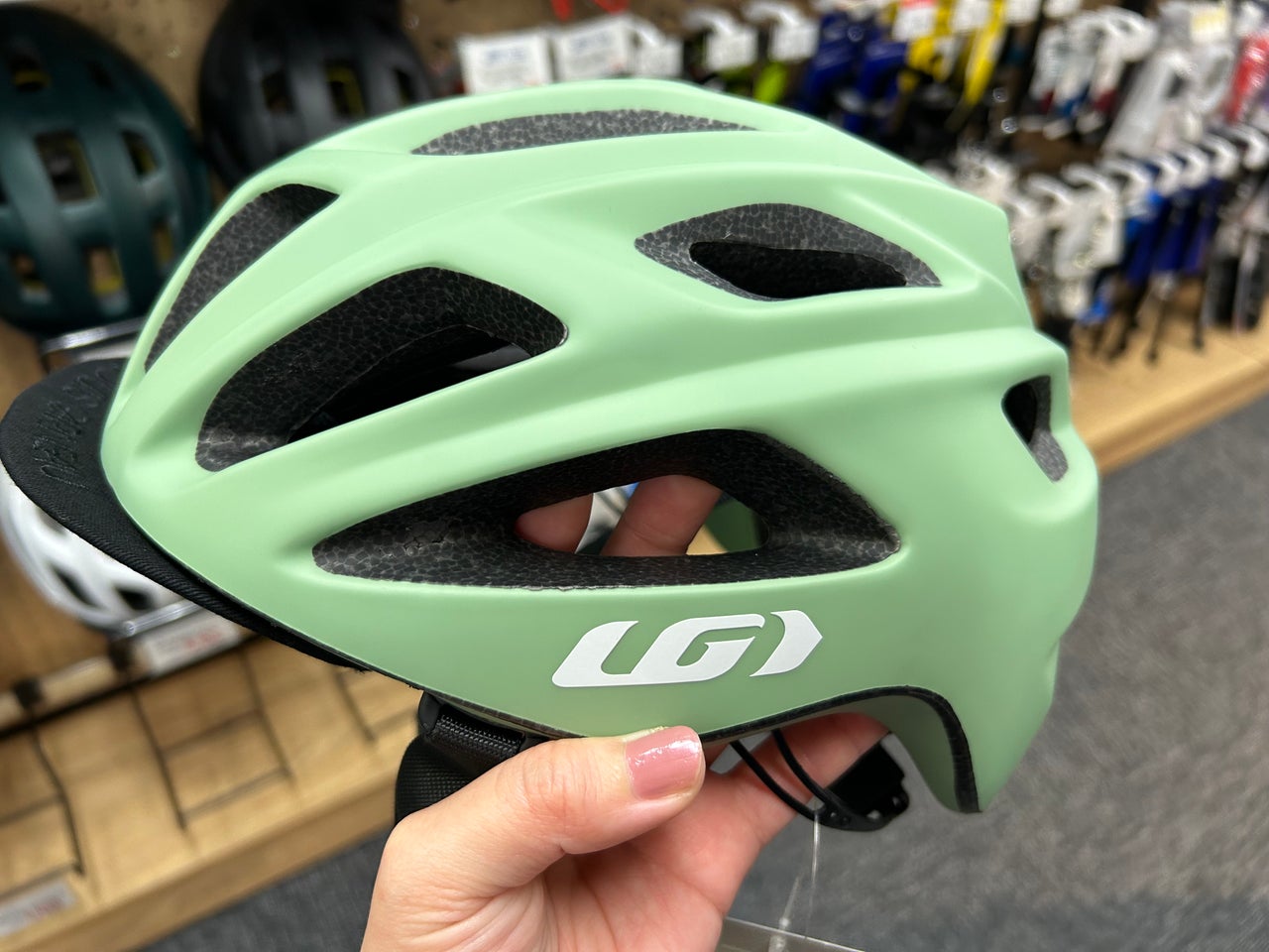 自転車ヘルメット着用、きょうから努力義務 過去５年間の死者の５６％が頭部損傷 : 読売新聞