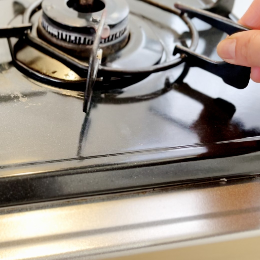 Professional techniques for removing burnt food from the stove withoutcausing scratches - YouTube