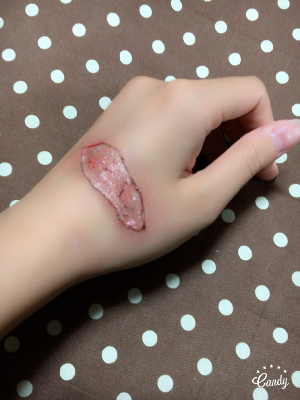 傷メイクのやり方！簡単5分でできる本格的なハロウィン顔メイクメイク・メイクアップAll About