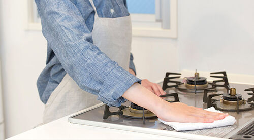 専門家監修 ガスコンロ掃除は重曹で楽に！頑固な油汚れや焦げの落とし方おそうじ合衆国