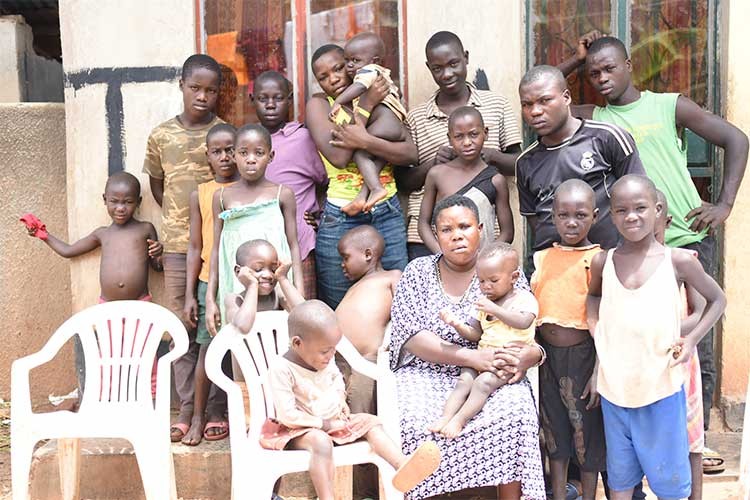 クリスマスに貧困地域の子供たちにお腹いっぱい食べさせたい！ 外舘 孝則 NPO法人エンチャイルド代表2015 10 22 公開-クラウドファンディング READYFOR