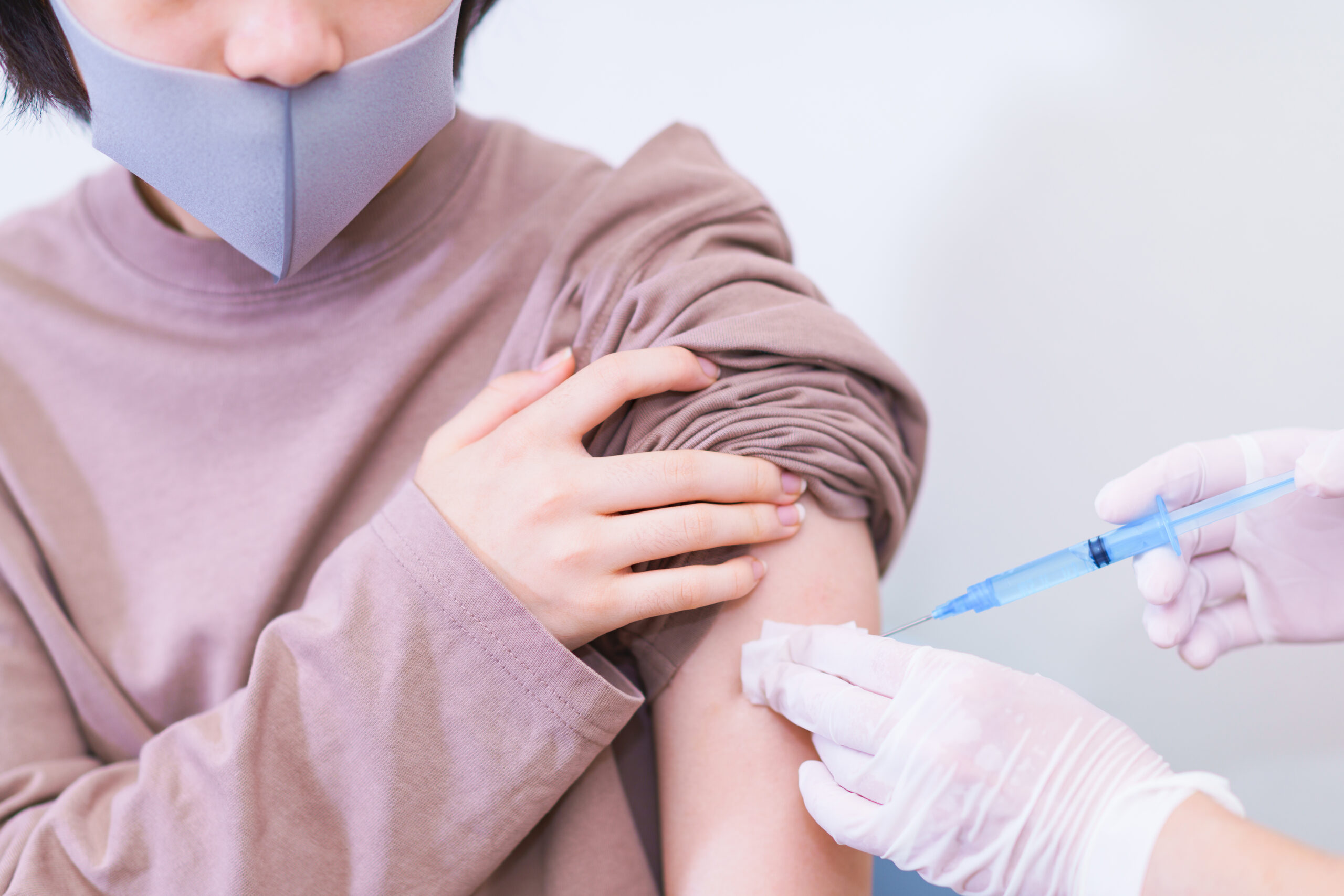 医師監修 インフルエンザの予防接種は受けるべき？副反応や腫れた場合の対処法も解説アルコール手指消毒剤手ピカジェル 健栄製薬