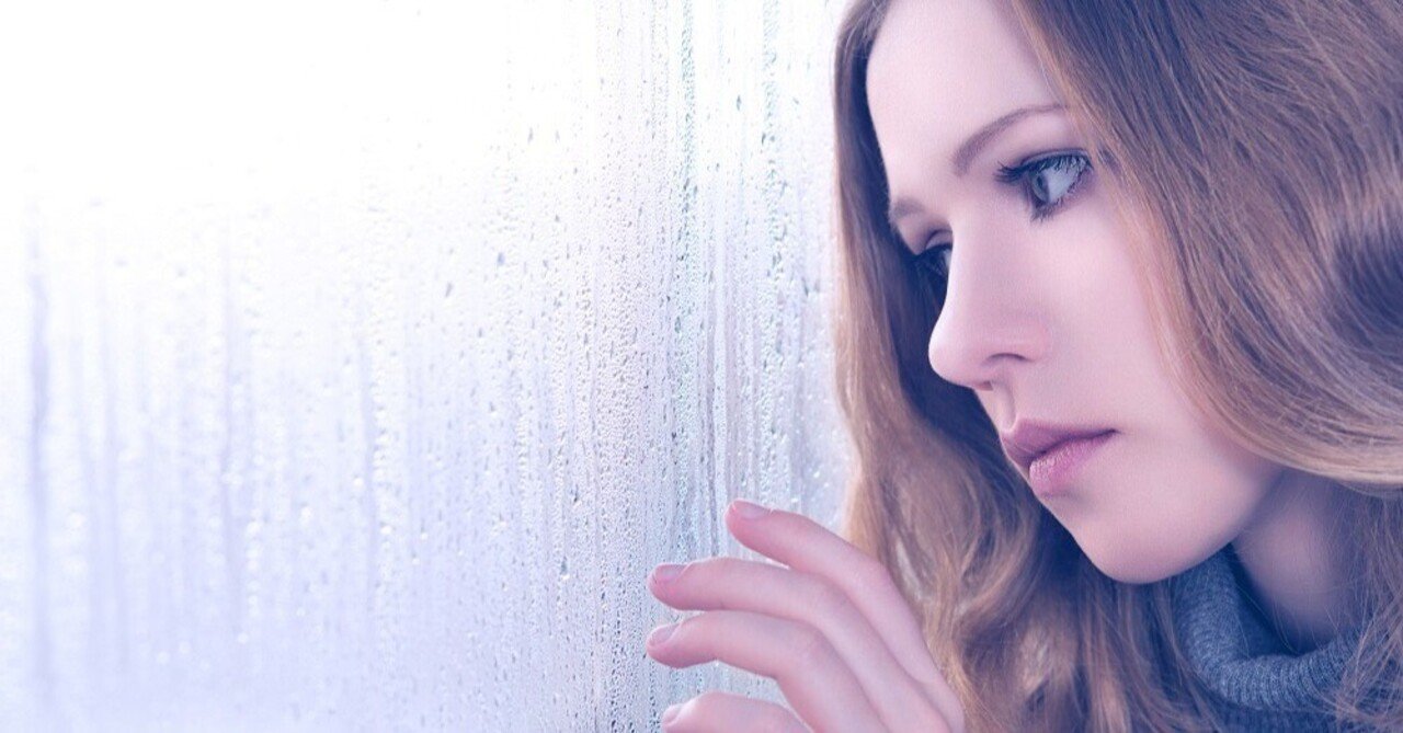 遠くから真顔で見つめる男性心理8つ。これって脈あり？「マイナビウーマン」