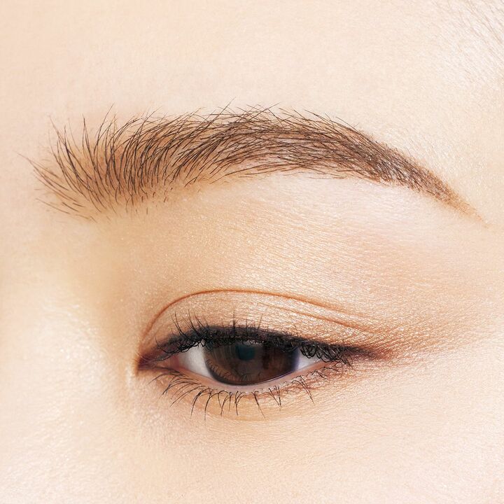 太い眉毛を整える方法は？ 基本の整え方や印象を和らげるメイクテク