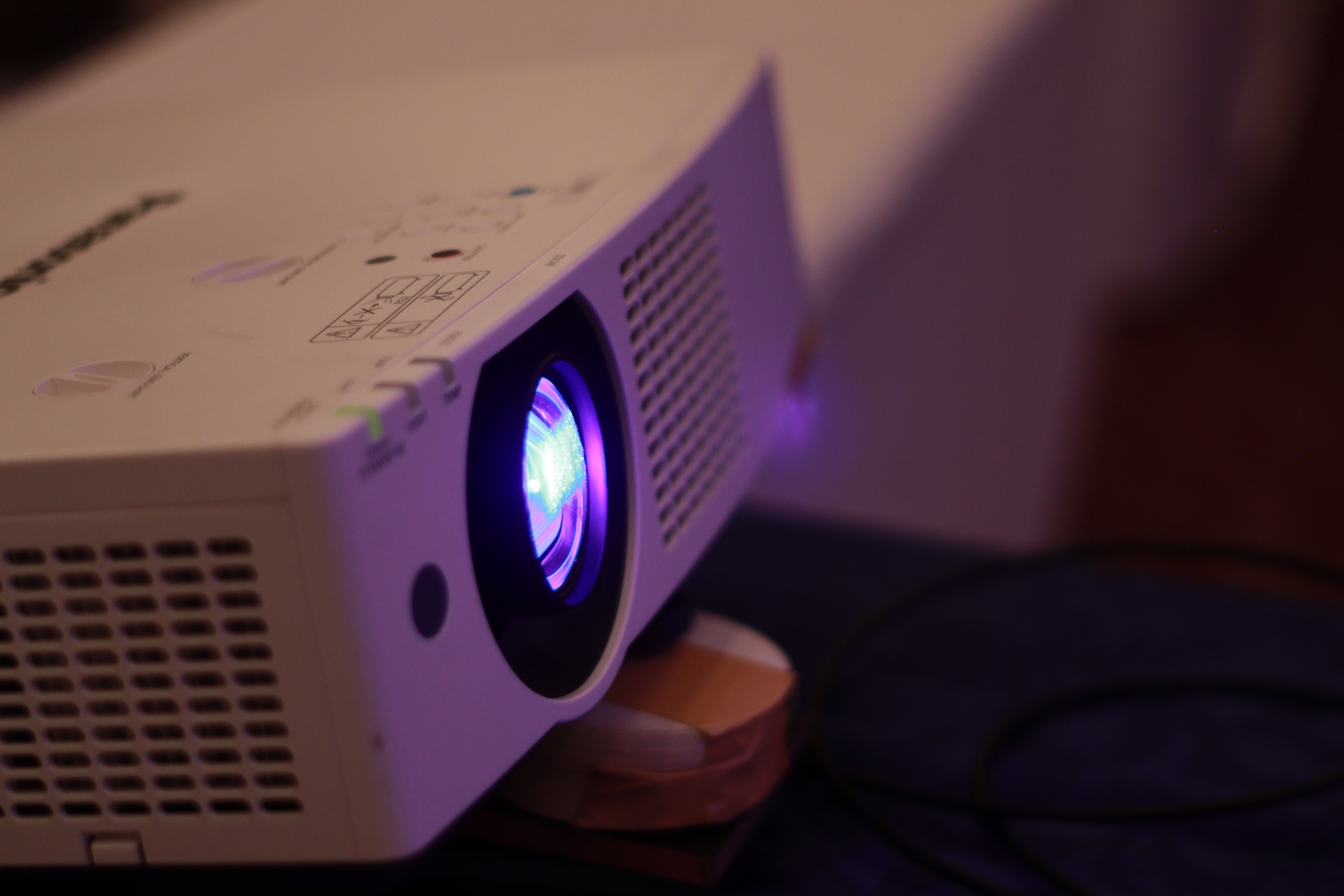 豆電球やテレビを使った時にかかる電気料金の計算 理科– 科学のネタ帳