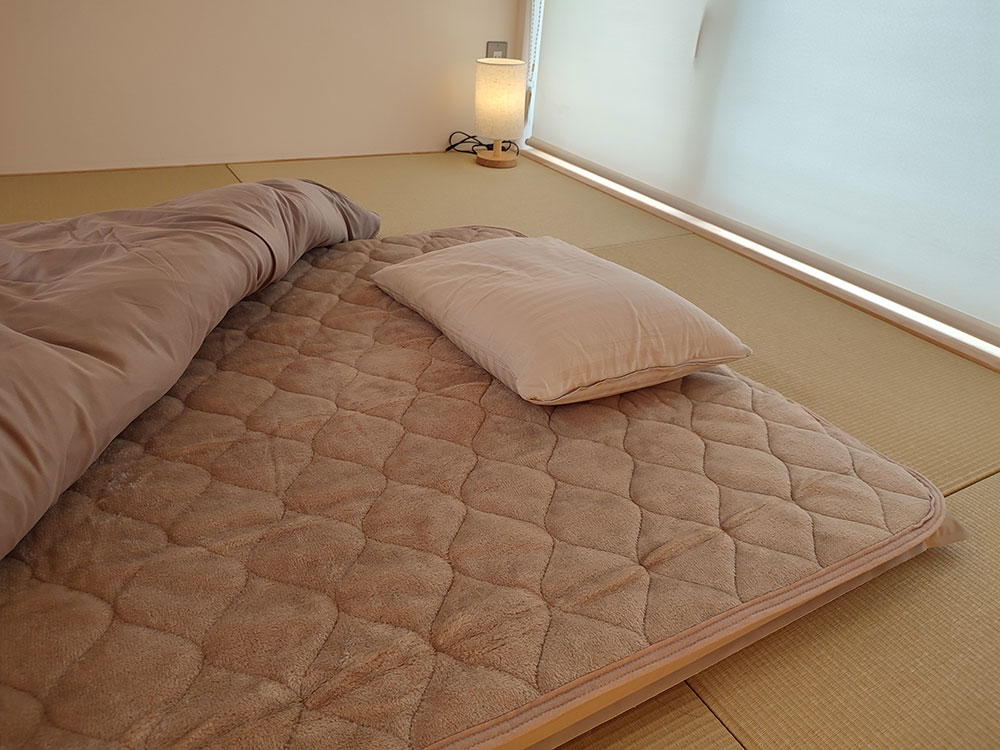 マットレスの上に敷布団はNG？敷いても良い布団の条件2つも解説 – エムール公式オンラインショップ