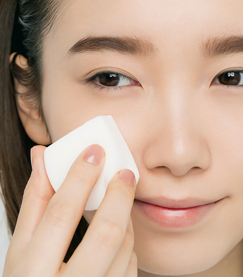 陶器肌も叶う！夏にぴったりのツヤ感メイクの秘訣とおすすめアイテム