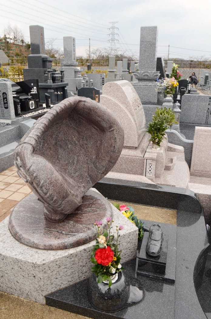 江戸屈指のクリエイター・平賀源内の、今も参拝者が絶えない墓へ。大河ドラマ『べらぼう』ゆかりの地を歩く 其の参 さんたつ by 散歩の達人