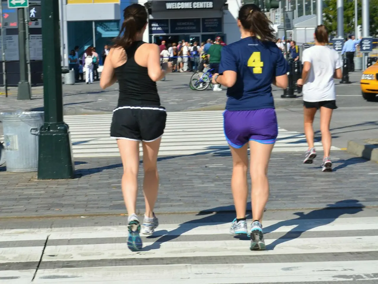 振動エクササイズマシン 電信 エアロビクス コアトレーナー 運動器具 家庭用 ダイエット 筋力トレーニング乗るだけエクササイズ「シェイカーバイブプレート」フィットネス 振動マシーン チューブ付き ブルブル 上下振動 筋トレマシン ダイエット器具ALC-LWVP711