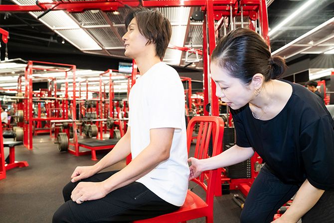 座ったままで腹筋を鍛える「座位での上体起こし」で腰痛予防！ 筋肉貯金毎日が発見ネット