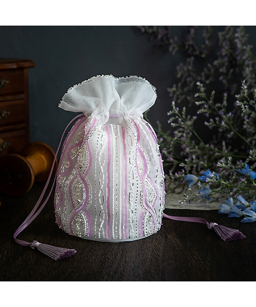 星あかりの刺繍手帖 丸巾着袋 刺しゅうキット『花飾り』No.557 - 手芸の丸十 オンラインショップ│生地・布・手芸用品の通販