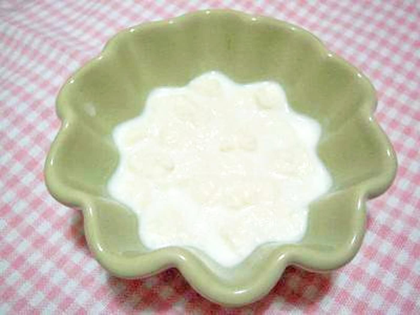 その他のレシピはこちらから▽@maachi_mama_gohan, 〖離乳食初期パン粥〗, 📝材料 リッチェルトレー25ml 約6個分 ,✔︎食パン1枚,超熟国産小麦を使ったよ🍞✨ , ✔︎水適量, 🍳作り方, ①パン耳は取り除いて、細かくちぎる。,②耐熱容器にちぎったパンと浸るくらいの水を入れて、600w30秒加熱。, ③ すり潰すかブレンダーにかけて完成。, 💡注意事項,