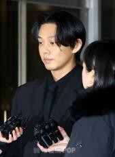 俳優王」ユ・アイン、警察召喚、奇病で違法薬物使用
