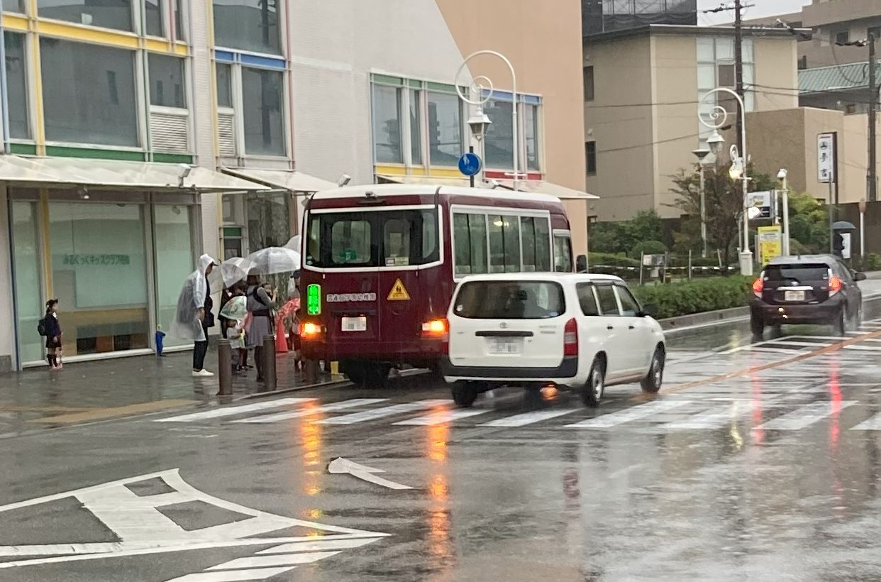 緊急自動車と路線バス等の優先について自動車保険の三井ダイレクト損保