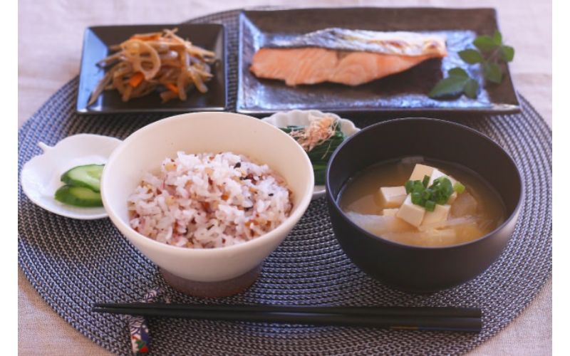 雑穀 雑穀米 国産 栄養満点23穀米 2.4kg 400g×6袋翌日発送ポイント利用 国内産 もち麦 黒米 ダイエット食品 置き換えダイエット雑穀米本舗 楽天市場 雑穀 雑穀米 国産 栄養満点23穀米内容量が選べる400g~24kg無添加 無着色 定番サイズ 送料無料 ダイエット