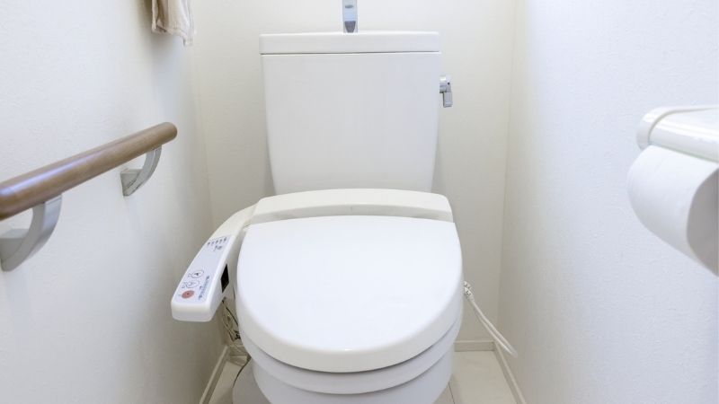 ほうきで掃除をしている女性のイラストかわいいフリー素材集 いらすとや