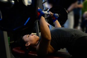 垂れたバストを再びアップさせる大胸筋・小胸筋エクササイズ5つ中区紙屋町 パーソナルトレーニング専門ジム くびれ美人