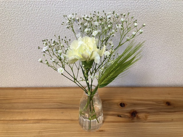 ブルーミー bloomee 口コミ-花の定期便1ヶ月分の花の価格を調べてみた結果– 花みっけ♪