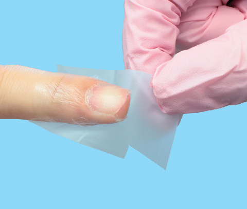 はがれにくい絆創膏の貼り方ハック！ 水に濡れても、曲げ伸ばしても大丈夫◎mamatas ママタス