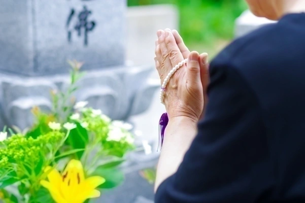 お線香のあげ方講座」正しい手順とマナーから宗派による違いまで解説ひとたび