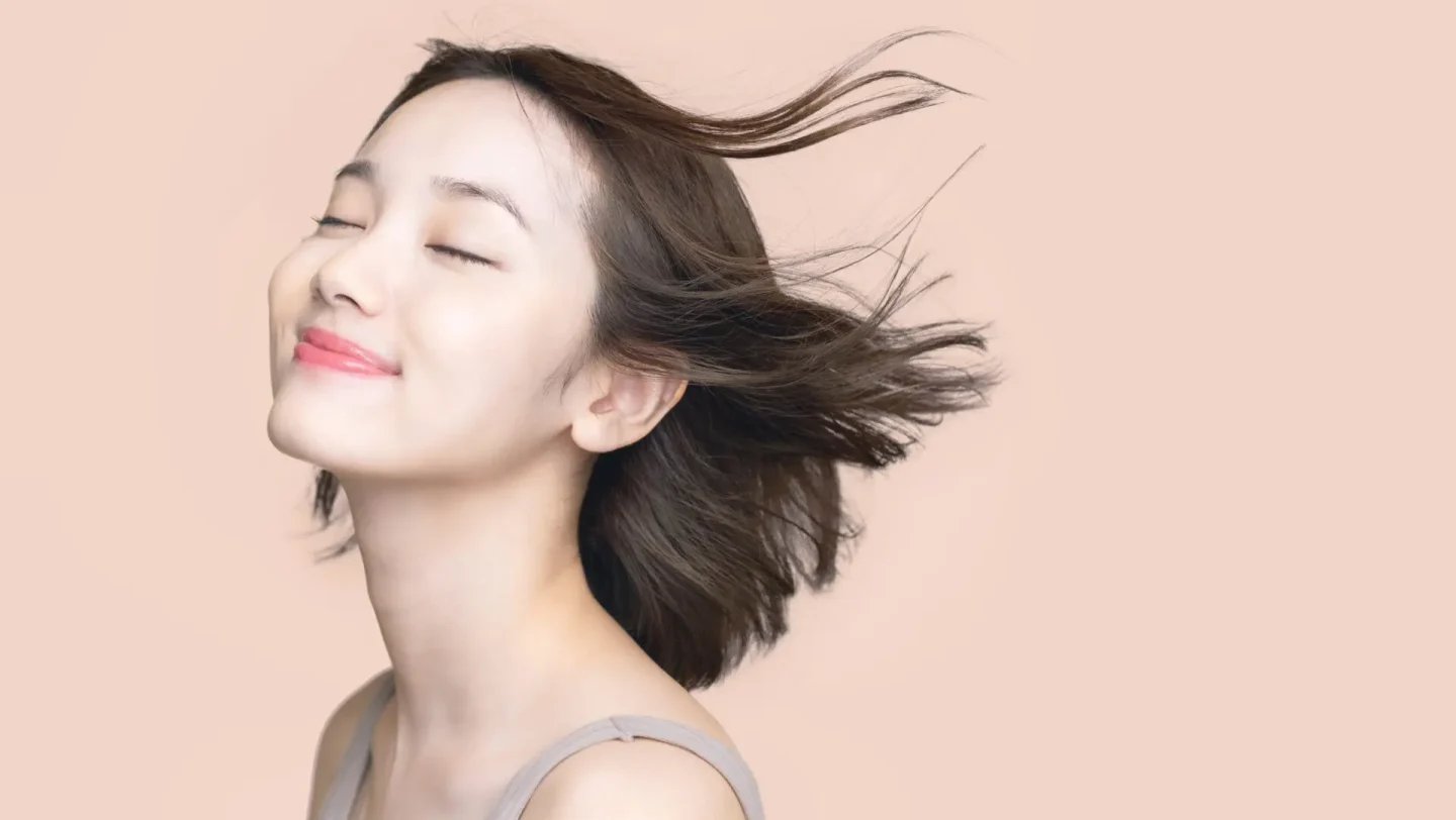 脇のにおいが気になる女性必見！発生のメカニズムと対策を解説