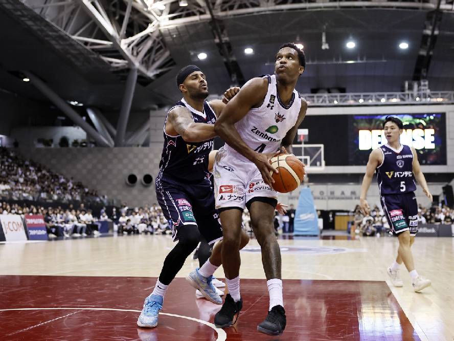 沖縄のために勝ち取りたい」CSの鍵を握るアレックス・カーク クーリーとの“ツインタワー”に手応え。琉球ゴールデンキングスOKITIVE