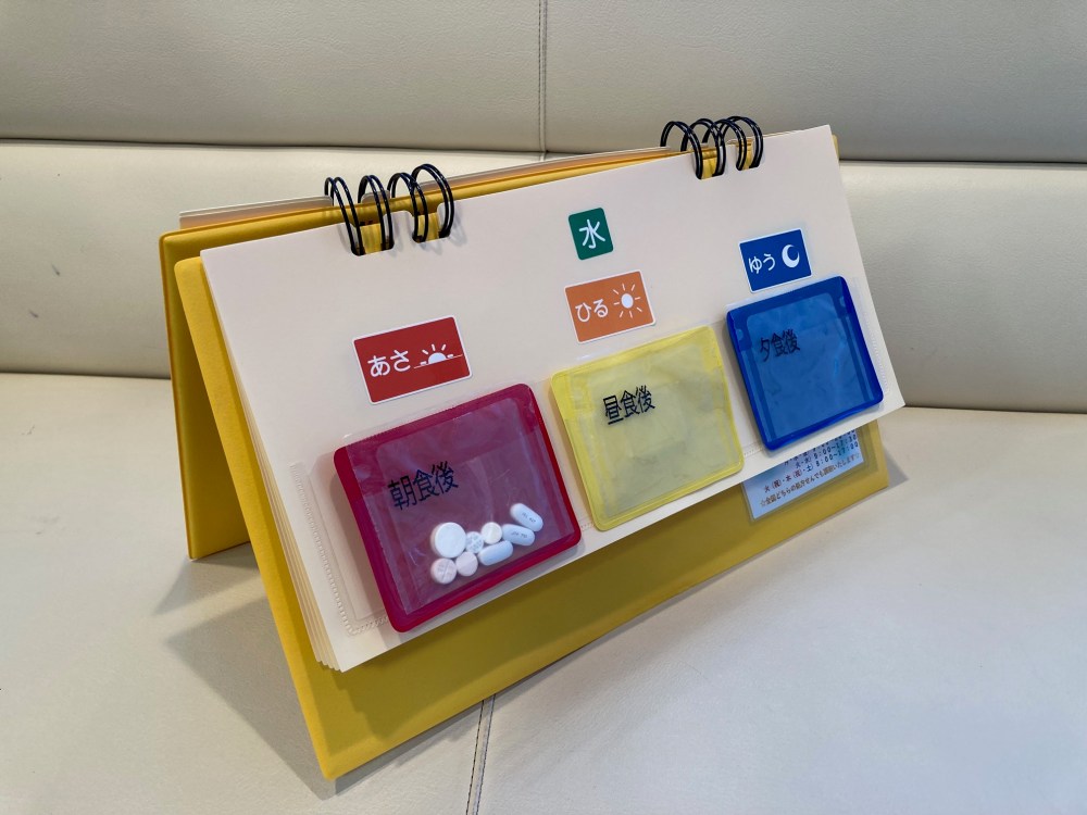 ハンドメイド お薬カレンダー 1週間1日3回用 - メルカリ