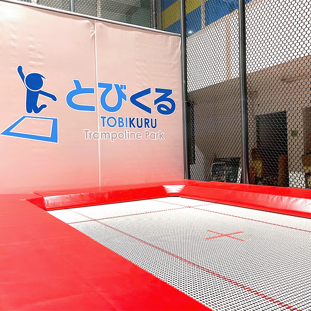 スパイダーフォール ハマる人にはハマるアトラクション😆😆 上から見るとこんな感じで落ちていきます😂😂 来店した際はぜひ挑戦してくださいね♪※ゴムに当たると痛いので、長袖・長ズボンの運動着がおすすめです！ミスタージャンプ松戸ミスタージャンプ松戸店