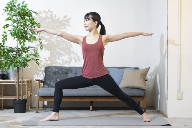 ヨガ初心者にオススメ♪体が硬くても大丈夫！基本のポーズをゆっくり丁寧に解説