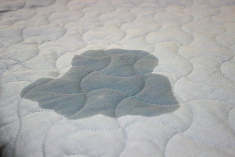 メンズスーツのズボンの尿シミの染み抜き。 120's,エルメネジルド・ゼニア,Ermenegildo Zegna菊地クリーニング 染み抜きブログ