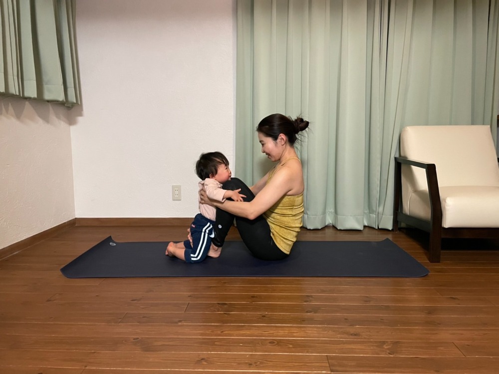 ベビーヨガの効果：メリット「ママの効果」ベビーヨガのおすすめポーズウェルネス・リトリート
