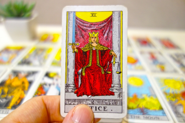 タロットカード「正義」の意味とリーディング恋愛相談と人生相談メディア パールマガジン.jp