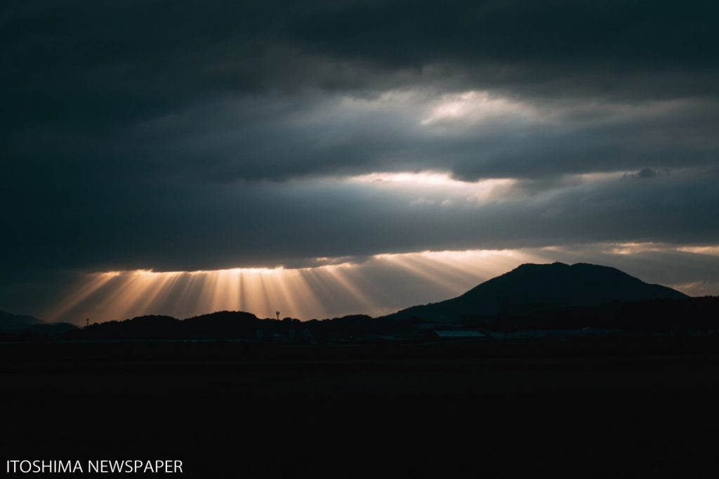 👼開運👼 下北天使の梯子 英語表記・日付入り・レインボーカラー グッズ下北龍雲堂shimokita-ryuundoのクッション通販∞ SUZURI スズリ