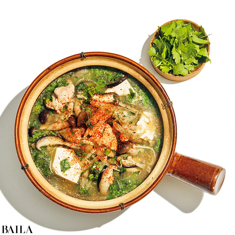 🌶️🔥 春の陽気に負けない!デトックス薬膳火鍋 🍲✨ 暖かくなってきたけれど、体の中からリフレッシュしたい方に!10ZENの薬膳火鍋は、まさに春のデトックスにおすすめ✨ 旬の野菜と薬膳の恵みが一つの鍋に。辛さと薬膳のハーモニーが、体の巡りを良くし、代謝を